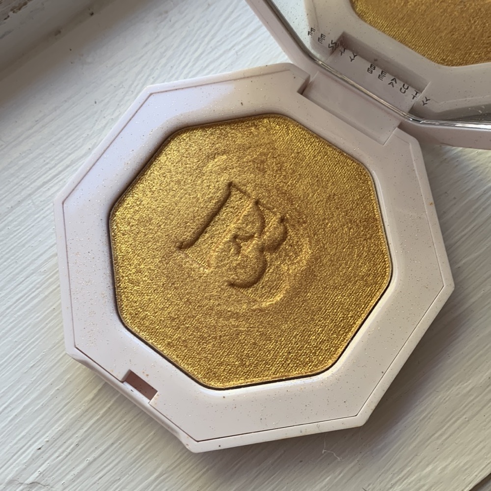 Fenty Beauty Trophy wife highlighter